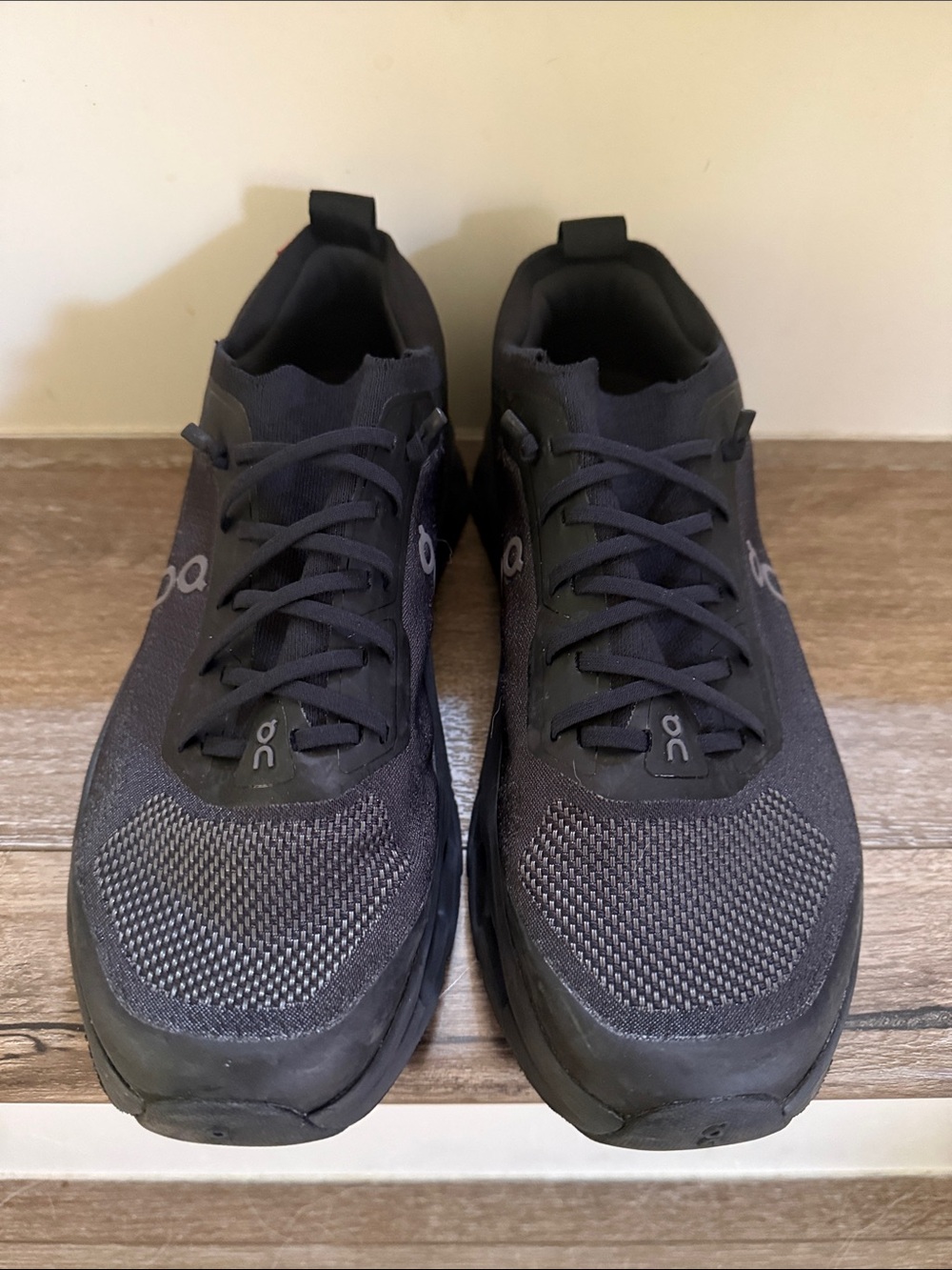 On Running Men's Cloudtilt Moon size 8